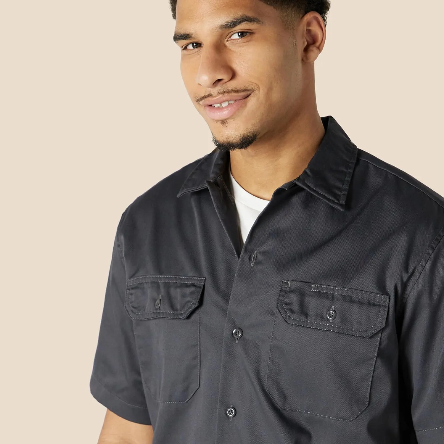Amazon Essentials Button Up Shirt for Men, Short-Sleeve, Stain and Wrinkle-Resistant