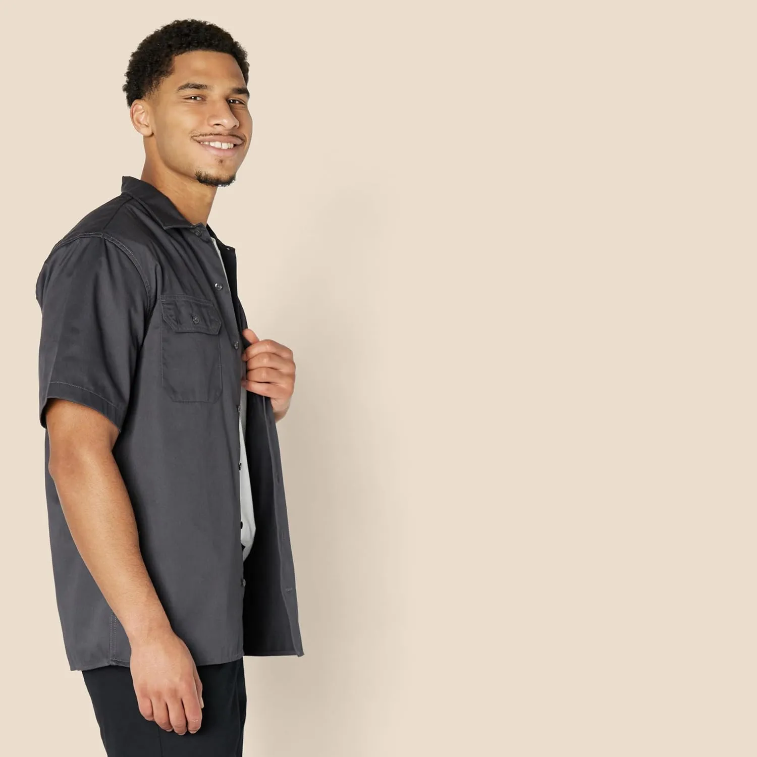 Amazon Essentials Button Up Shirt for Men, Short-Sleeve, Stain and Wrinkle-Resistant