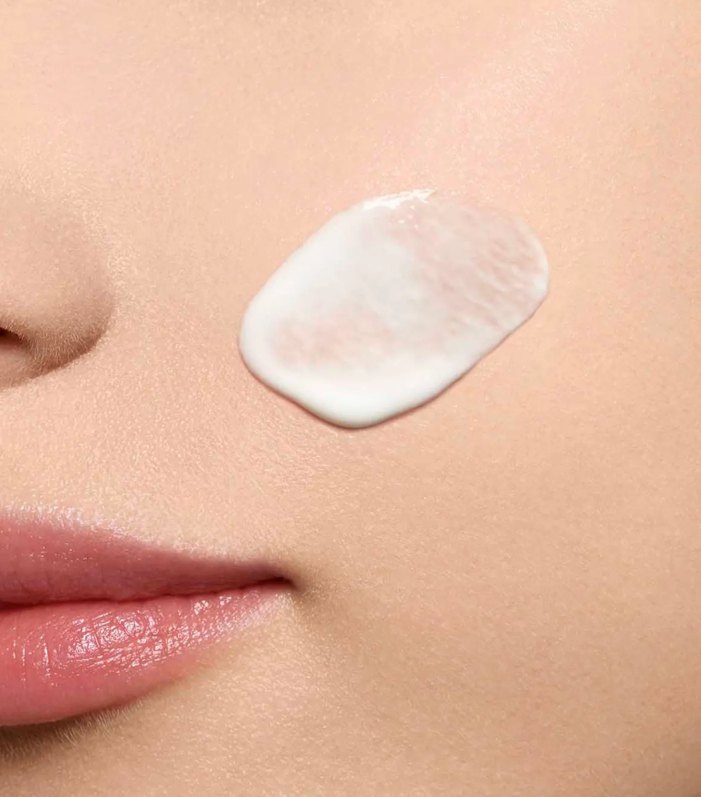 Bright Plus Dark Spot-Targeting Milky Essence