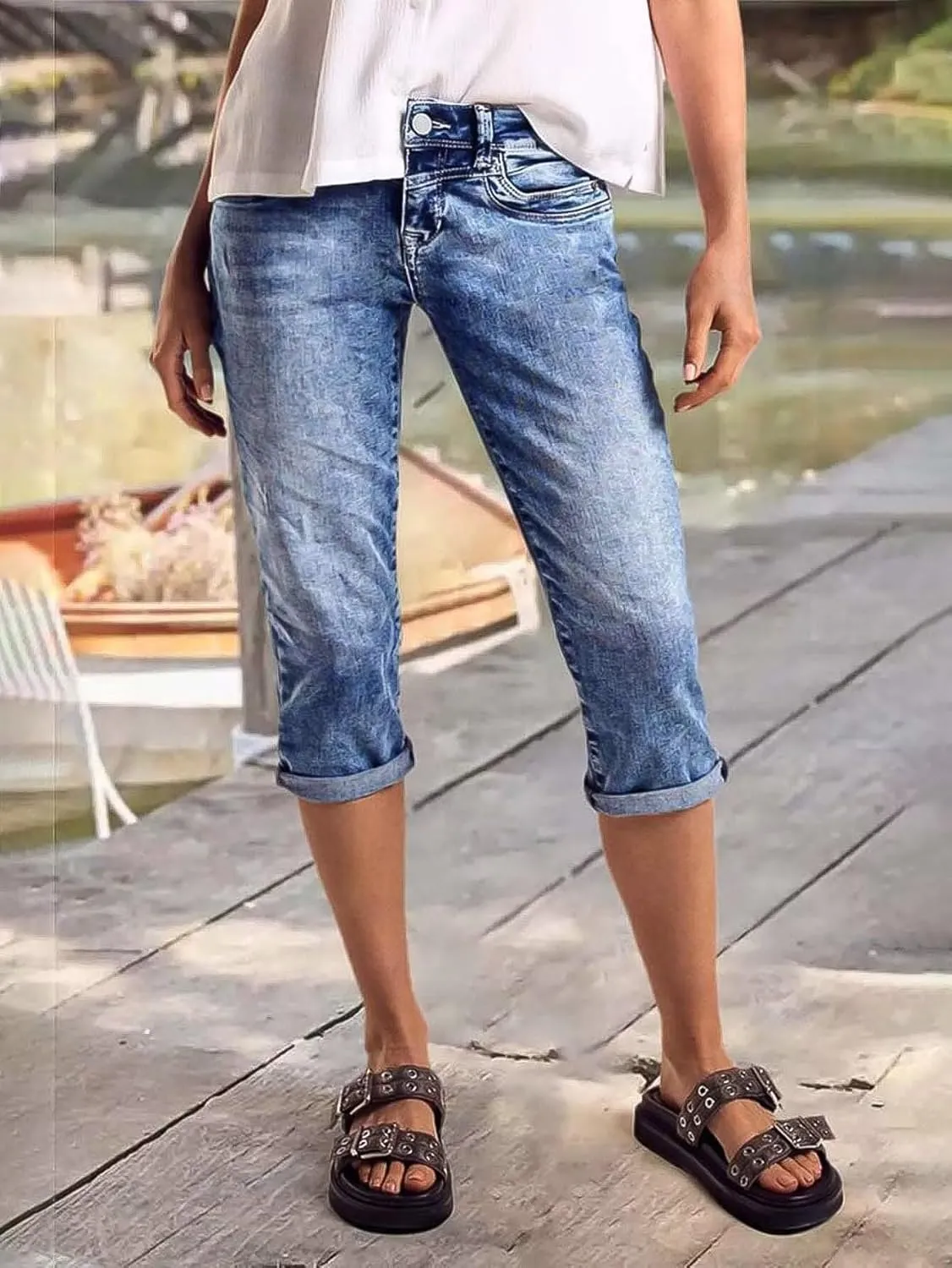 Flamingals High Rise Capri Jeans for Women Roll Hem Straight Leg Jeans Wash Distressed 90s Trendy Denim Capris