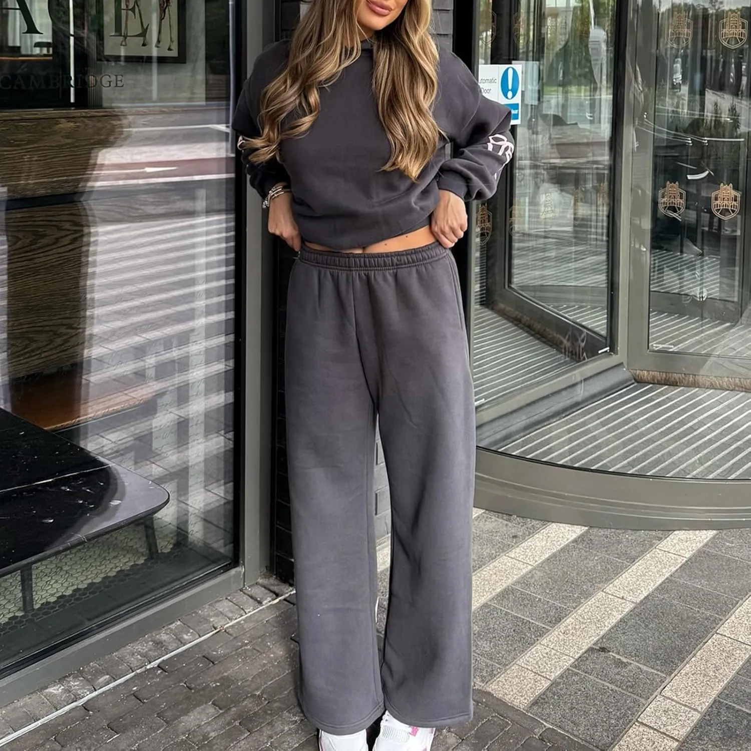 Karwuiio Women Bow Print 2 Piece Outfits Long Sleeve Oversized Sweatshirt Hoodie Wide Leg Sweatpants Set Sweatsuits