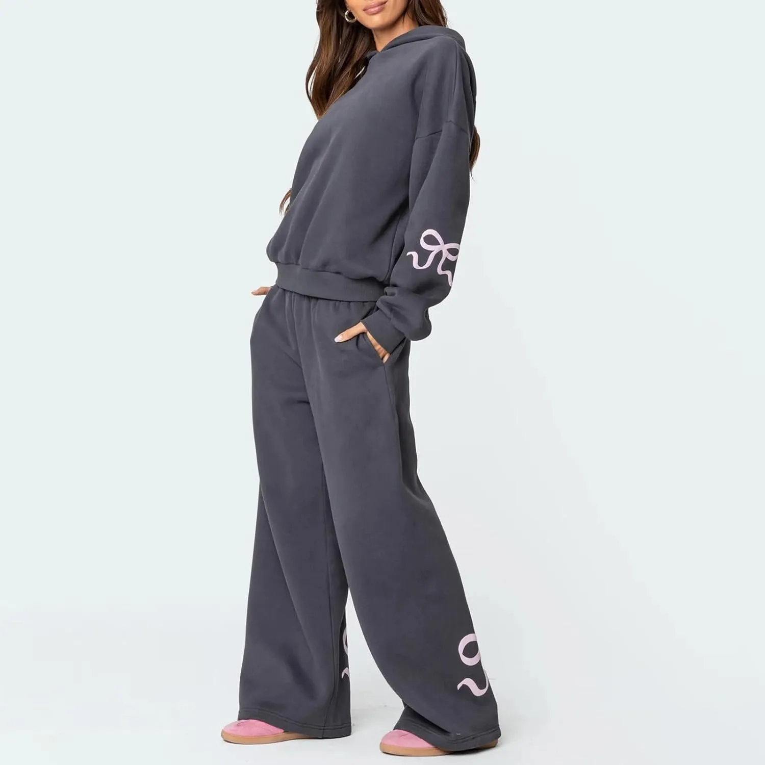 Karwuiio Women Bow Print 2 Piece Outfits Long Sleeve Oversized Sweatshirt Hoodie Wide Leg Sweatpants Set Sweatsuits