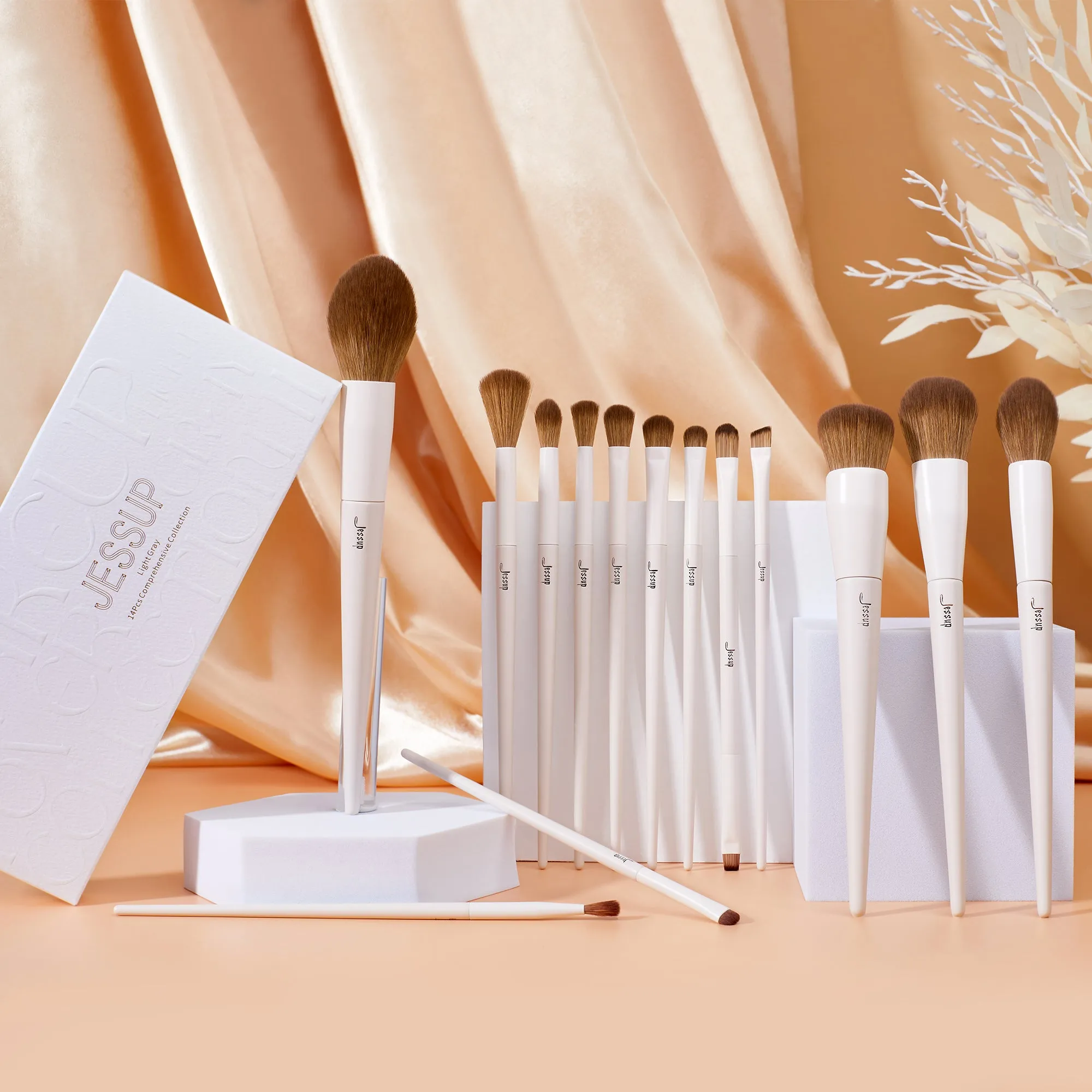 Luxury Light Gray Comprehensive Eye and Face Brush Set 14pcs T329