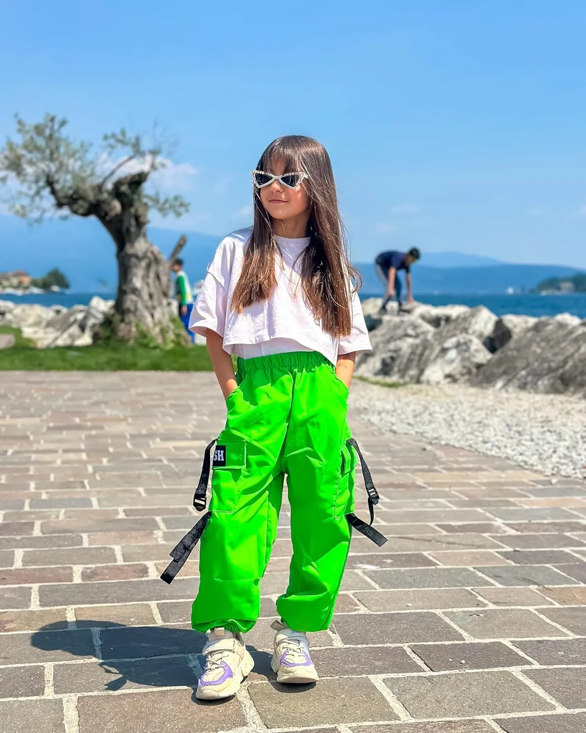 Rolanko Girls Cargo Pants for Kids Loose Streetwear Hip Hop Dance Cotton Cargo Jogger Pants for Kids 4-15 Years