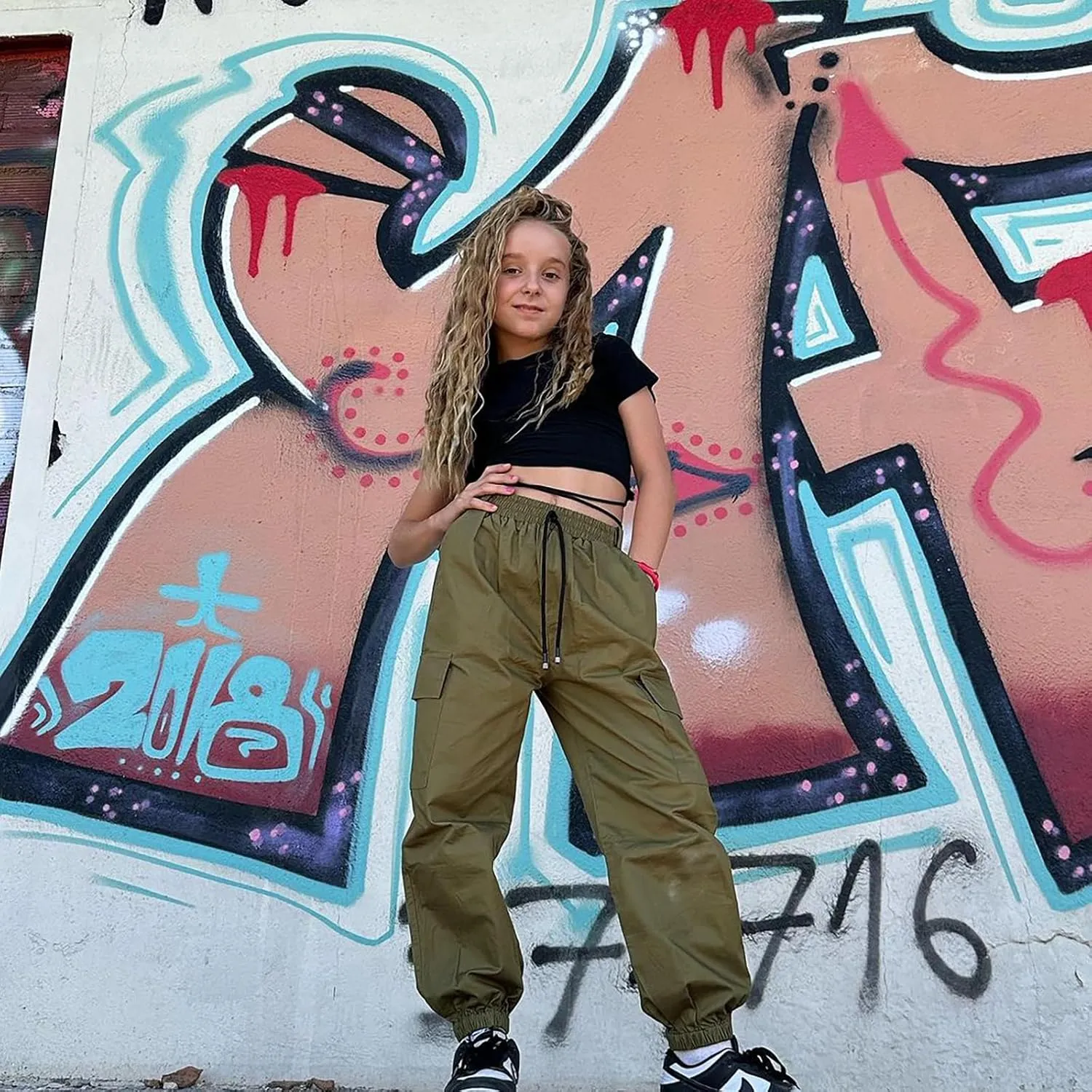 Rolanko Girls Cargo Pants for Kids Loose Streetwear Hip Hop Dance Cotton Cargo Jogger Pants for Kids 4-15 Years