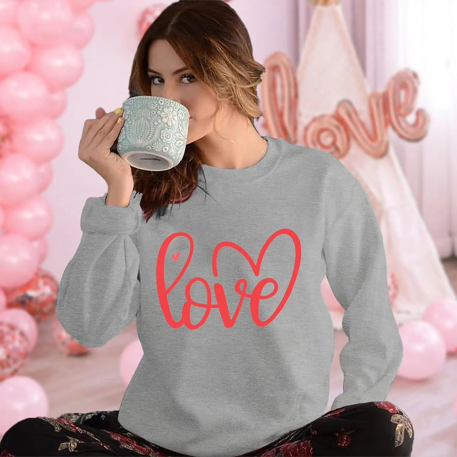 Women Valentines Sweatshirt Love Heart Graphic Print Shirts Valentines Day Shirt Vintage Pullover Tops